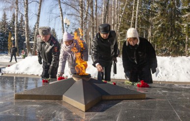 Митинг у Вечного огня провели  в Обнинске ко Дню защитника Отечества