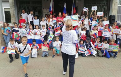 Большой флешмоб и праздничный концерт: Обнинск отмечает День флага России